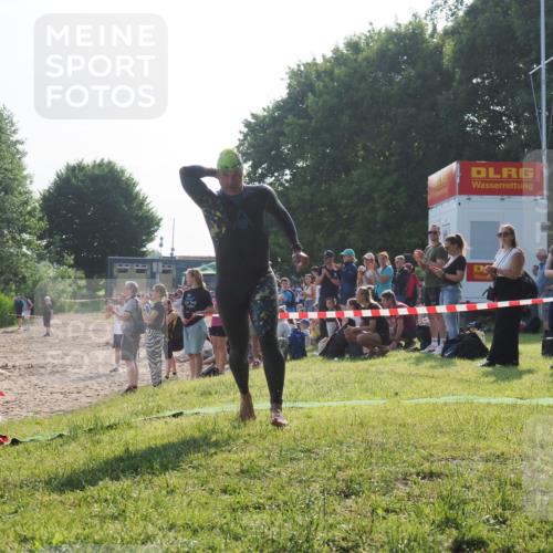 15.06.2025 - 27. Vierlanden-Triathlon KatJ http://msf.ph/oto/7975136 15.06.2025 08:29:24 Schwimmen 4, 51 meine-sportfotos.de
