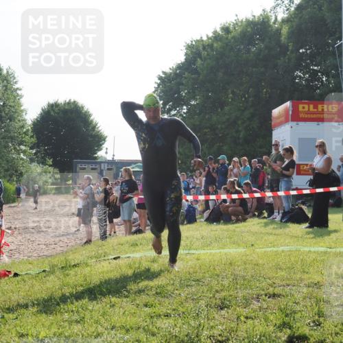 15.06.2025 - 27. Vierlanden-Triathlon KatJ http://msf.ph/oto/7975141 15.06.2025 08:29:24 Schwimmen 4, 51 meine-sportfotos.de