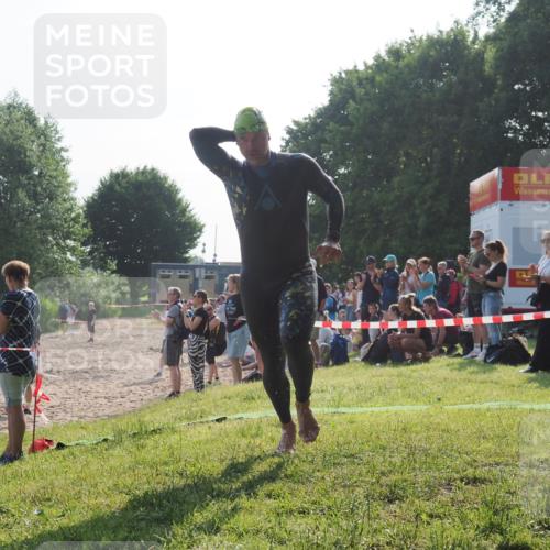 15.06.2025 - 27. Vierlanden-Triathlon KatJ http://msf.ph/oto/7975148 15.06.2025 08:29:25 Schwimmen 4, 51 meine-sportfotos.de