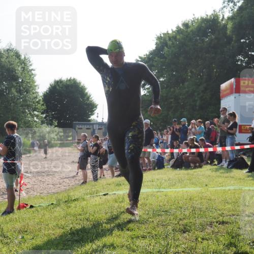 15.06.2025 - 27. Vierlanden-Triathlon KatJ http://msf.ph/oto/7975155 15.06.2025 08:29:25 Schwimmen 4, 51 meine-sportfotos.de