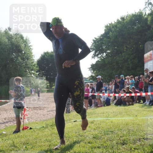 15.06.2025 - 27. Vierlanden-Triathlon KatJ http://msf.ph/oto/7975172 15.06.2025 08:29:25 Schwimmen 4, 51 meine-sportfotos.de