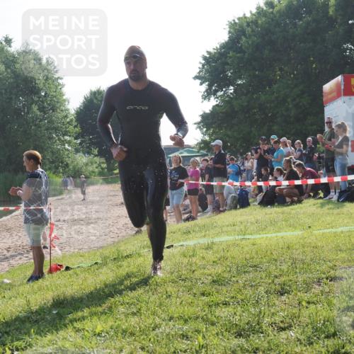 15.06.2025 - 27. Vierlanden-Triathlon KatJ http://msf.ph/oto/7975242 15.06.2025 08:29:30 Schwimmen 4, 51 meine-sportfotos.de
