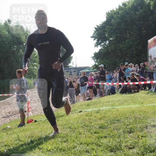 15.06.2025 - 27. Vierlanden-Triathlon KatJ http://msf.ph/oto/7975256 15.06.2025 08:29:30 Schwimmen 4, 51 meine-sportfotos.de