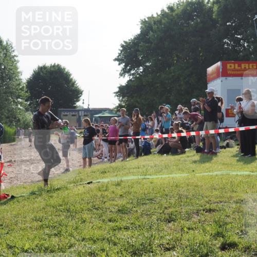 15.06.2025 - 27. Vierlanden-Triathlon KatJ http://msf.ph/oto/7975266 15.06.2025 08:30:25 Schwimmen 37 meine-sportfotos.de