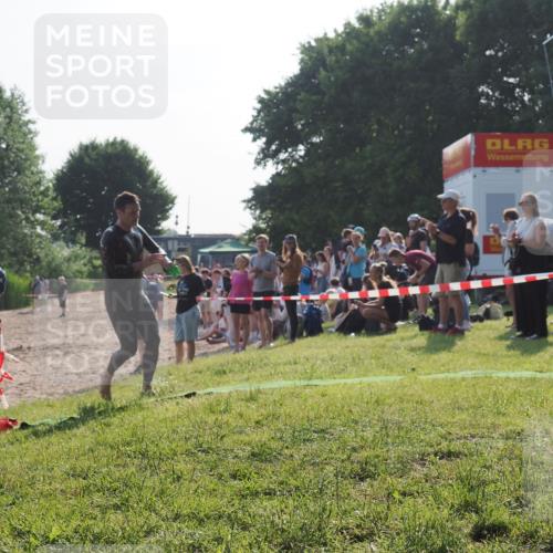 15.06.2025 - 27. Vierlanden-Triathlon KatJ http://msf.ph/oto/7975276 15.06.2025 08:30:25 Schwimmen 37 meine-sportfotos.de