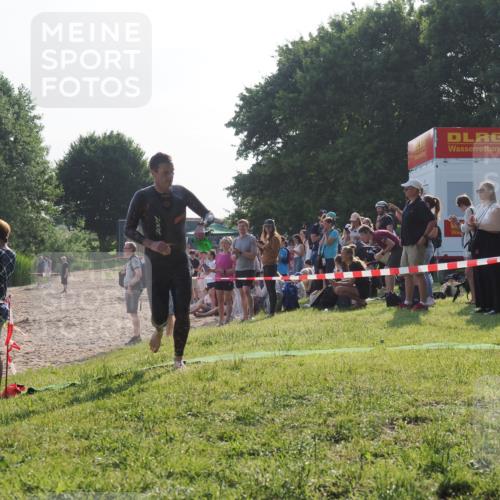 15.06.2025 - 27. Vierlanden-Triathlon KatJ http://msf.ph/oto/7975290 15.06.2025 08:30:26 Schwimmen 37 meine-sportfotos.de