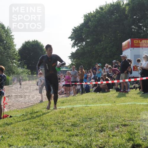 15.06.2025 - 27. Vierlanden-Triathlon KatJ http://msf.ph/oto/7975295 15.06.2025 08:30:26 Schwimmen 37 meine-sportfotos.de