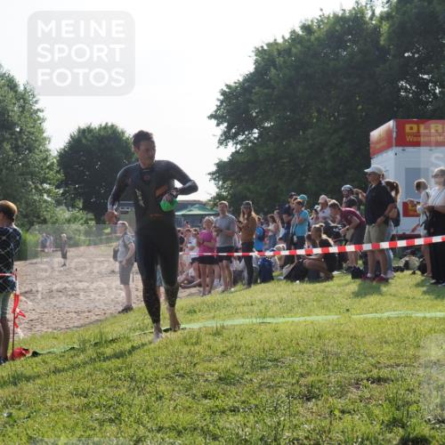 15.06.2025 - 27. Vierlanden-Triathlon KatJ http://msf.ph/oto/7975301 15.06.2025 08:30:26 Schwimmen 37 meine-sportfotos.de
