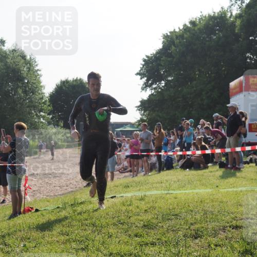 15.06.2025 - 27. Vierlanden-Triathlon KatJ http://msf.ph/oto/7975311 15.06.2025 08:30:27 Schwimmen 17, 37 meine-sportfotos.de