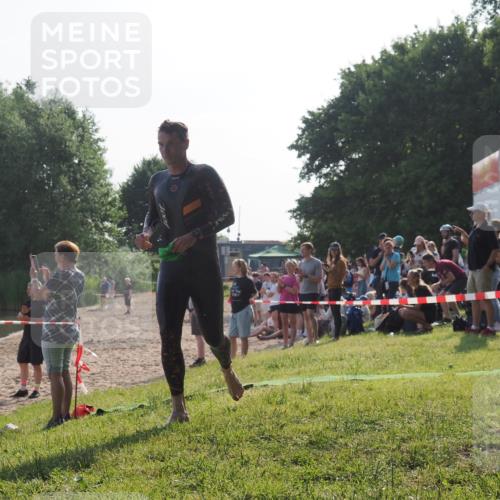 15.06.2025 - 27. Vierlanden-Triathlon KatJ http://msf.ph/oto/7975320 15.06.2025 08:30:27 Schwimmen 17, 37 meine-sportfotos.de