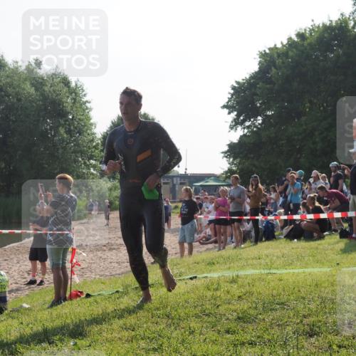 15.06.2025 - 27. Vierlanden-Triathlon KatJ http://msf.ph/oto/7975324 15.06.2025 08:30:27 Schwimmen 17, 37 meine-sportfotos.de