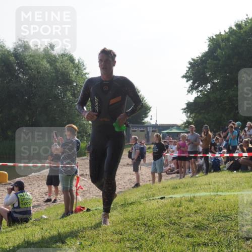 15.06.2025 - 27. Vierlanden-Triathlon KatJ http://msf.ph/oto/7975332 15.06.2025 08:30:27 Schwimmen 17, 37 meine-sportfotos.de