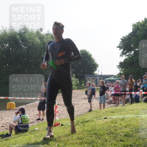 15.06.2025 - 27. Vierlanden-Triathlon KatJ http://msf.ph/oto/7975340 15.06.2025 08:30:27 Schwimmen 17, 37 meine-sportfotos.de