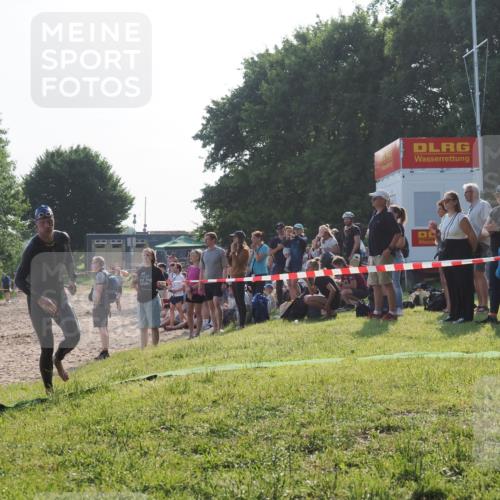15.06.2025 - 27. Vierlanden-Triathlon KatJ http://msf.ph/oto/7975351 15.06.2025 08:30:33 Schwimmen 17, 37 meine-sportfotos.de