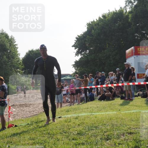 15.06.2025 - 27. Vierlanden-Triathlon KatJ http://msf.ph/oto/7975371 15.06.2025 08:30:34 Schwimmen 17, 37 meine-sportfotos.de