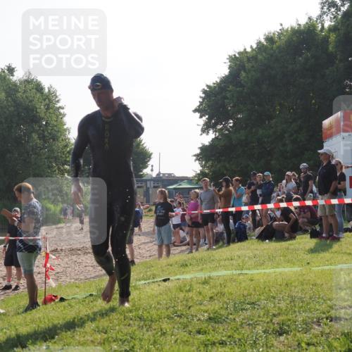 15.06.2025 - 27. Vierlanden-Triathlon KatJ http://msf.ph/oto/7975402 15.06.2025 08:30:35 Schwimmen 17, 37 meine-sportfotos.de