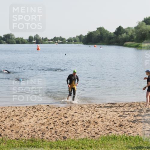 21.06.2025 - 27. Vierlanden-Triathlon MichiJ http://msf.ph/oto/7975408 15.06.2026 08:41:42 Schwimmen 122 meine-sportfotos.de