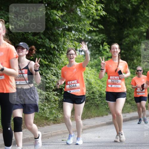 15.06.2025 - REWE Women's Run Jannik Wohlers http://msf.ph/oto/7975415 15.06.2025 10:10:13 Laufen 5559, 084, 5344, 5270, 5450 meine-sportfotos.de
