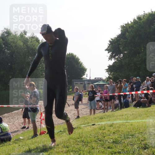 15.06.2025 - 27. Vierlanden-Triathlon KatJ http://msf.ph/oto/7975416 15.06.2025 08:30:35 Schwimmen 17, 37 meine-sportfotos.de
