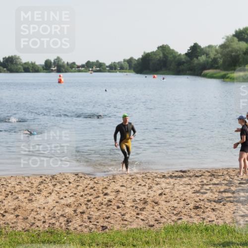 21.06.2025 - 27. Vierlanden-Triathlon MichiJ http://msf.ph/oto/7975423 15.06.2026 08:41:42 Schwimmen 122 meine-sportfotos.de
