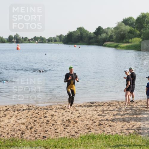 21.06.2025 - 27. Vierlanden-Triathlon MichiJ http://msf.ph/oto/7975459 15.06.2026 08:41:43 Schwimmen 122 meine-sportfotos.de