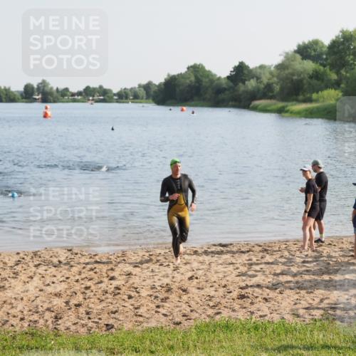 21.06.2025 - 27. Vierlanden-Triathlon MichiJ http://msf.ph/oto/7975472 15.06.2026 08:41:43 Schwimmen 122 meine-sportfotos.de