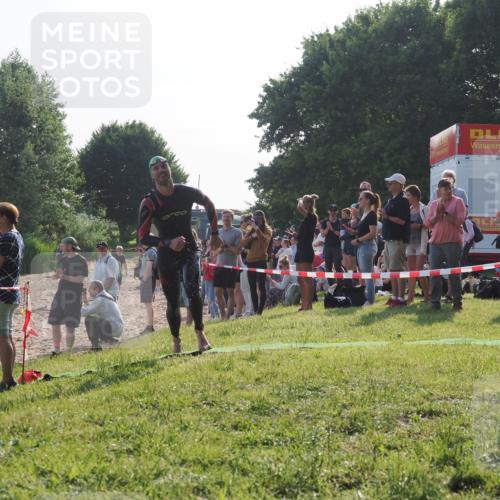 15.06.2025 - 27. Vierlanden-Triathlon KatJ http://msf.ph/oto/7975473 15.06.2025 08:31:43 Schwimmen 63 meine-sportfotos.de