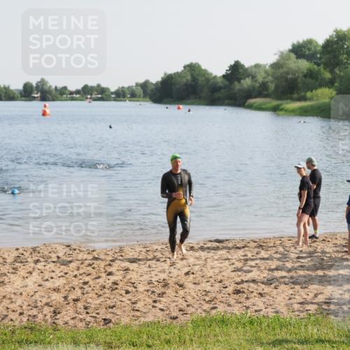 21.06.2025 - 27. Vierlanden-Triathlon MichiJ http://msf.ph/oto/7975475 15.06.2026 08:41:44 Schwimmen 122 meine-sportfotos.de