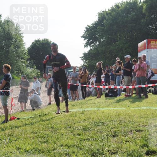 15.06.2025 - 27. Vierlanden-Triathlon KatJ http://msf.ph/oto/7975481 15.06.2025 08:31:43 Schwimmen 63 meine-sportfotos.de