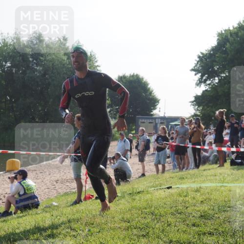 15.06.2025 - 27. Vierlanden-Triathlon KatJ http://msf.ph/oto/7975516 15.06.2025 08:31:44 Schwimmen 63 meine-sportfotos.de