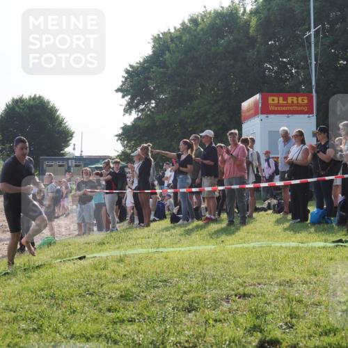 15.06.2025 - 27. Vierlanden-Triathlon KatJ http://msf.ph/oto/7975519 15.06.2025 08:32:00 Schwimmen 30, 178 meine-sportfotos.de