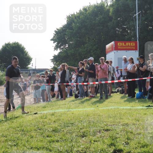 15.06.2025 - 27. Vierlanden-Triathlon KatJ http://msf.ph/oto/7975525 15.06.2025 08:32:01 Schwimmen 30, 178 meine-sportfotos.de