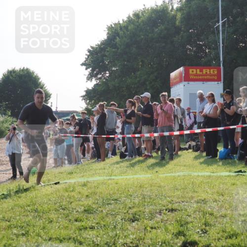 15.06.2025 - 27. Vierlanden-Triathlon KatJ http://msf.ph/oto/7975535 15.06.2025 08:32:01 Schwimmen 30, 178 meine-sportfotos.de