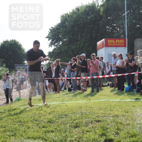 15.06.2025 - 27. Vierlanden-Triathlon KatJ http://msf.ph/oto/7975546 15.06.2025 08:32:01 Schwimmen 30, 178 meine-sportfotos.de