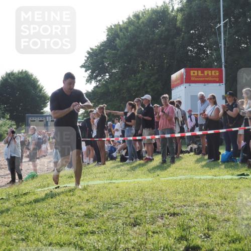 15.06.2025 - 27. Vierlanden-Triathlon KatJ http://msf.ph/oto/7975551 15.06.2025 08:32:02 Schwimmen 30, 178 meine-sportfotos.de