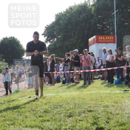 15.06.2025 - 27. Vierlanden-Triathlon KatJ http://msf.ph/oto/7975561 15.06.2025 08:32:02 Schwimmen 30, 178 meine-sportfotos.de
