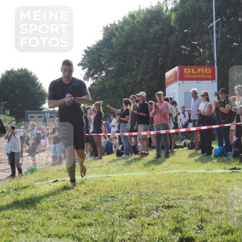 15.06.2025 - 27. Vierlanden-Triathlon KatJ http://msf.ph/oto/7975565 15.06.2025 08:32:02 Schwimmen 30, 178 meine-sportfotos.de