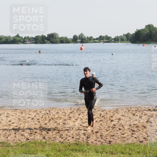 21.06.2025 - 27. Vierlanden-Triathlon MichiJ http://msf.ph/oto/7975578 15.06.2026 08:42:13 Schwimmen 71, 121, 128, 135, 191 meine-sportfotos.de