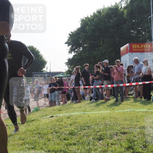 15.06.2025 - 27. Vierlanden-Triathlon KatJ http://msf.ph/oto/7975612 15.06.2025 08:32:04 Schwimmen 30, 178 meine-sportfotos.de