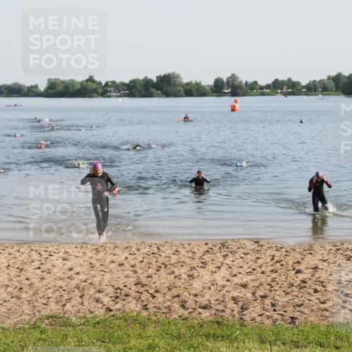 21.06.2025 - 27. Vierlanden-Triathlon MichiJ http://msf.ph/oto/7975628 15.06.2026 08:42:47 Schwimmen 137, 154 meine-sportfotos.de