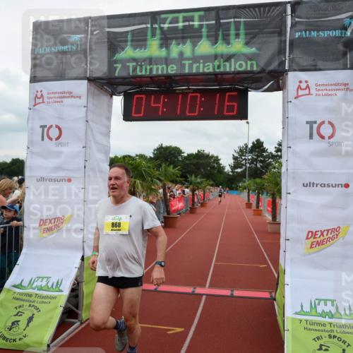 15.06.2025 - 7 Türme Triathlon Michael Strokosch http://msf.ph/oto/7975631 15.06.2025 14:10:16 Ziel 868 meine-sportfotos.de