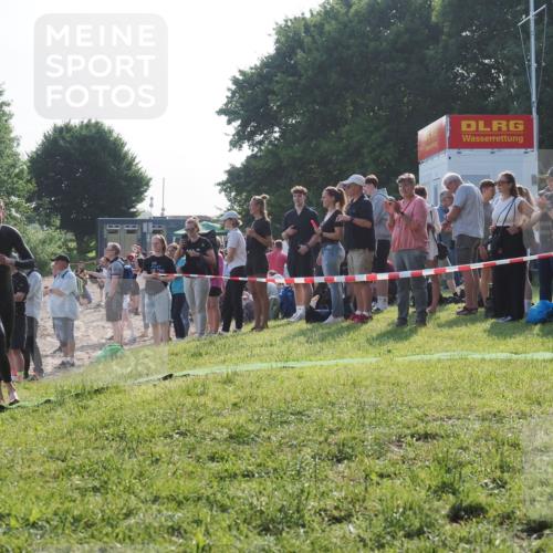 15.06.2025 - 27. Vierlanden-Triathlon KatJ http://msf.ph/oto/7975637 15.06.2025 08:32:23 Schwimmen 50, 188 meine-sportfotos.de