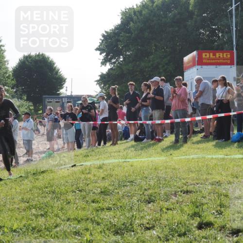 15.06.2025 - 27. Vierlanden-Triathlon KatJ http://msf.ph/oto/7975644 15.06.2025 08:32:23 Schwimmen 50, 188 meine-sportfotos.de