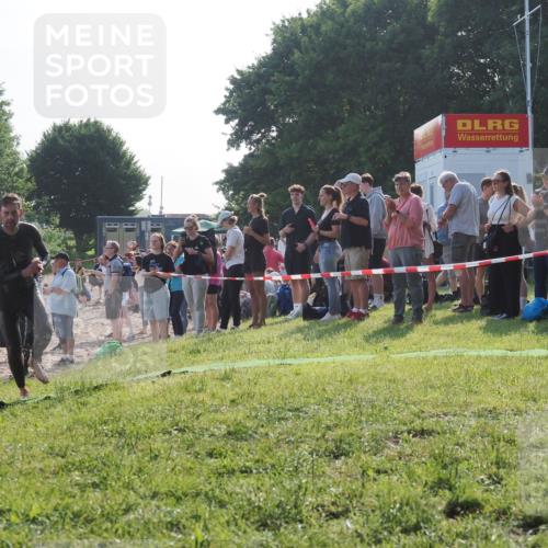 15.06.2025 - 27. Vierlanden-Triathlon KatJ http://msf.ph/oto/7975651 15.06.2025 08:32:23 Schwimmen 50, 188 meine-sportfotos.de