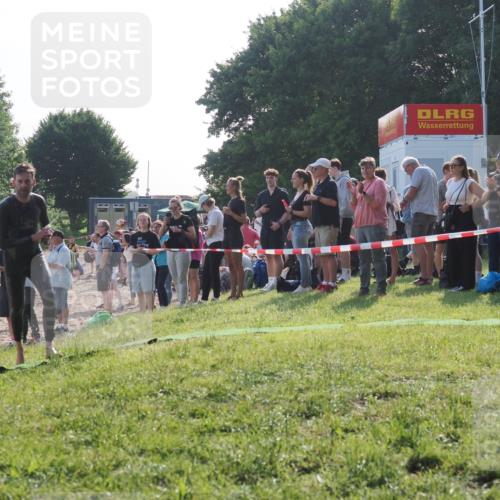 15.06.2025 - 27. Vierlanden-Triathlon KatJ http://msf.ph/oto/7975655 15.06.2025 08:32:23 Schwimmen 50, 188 meine-sportfotos.de
