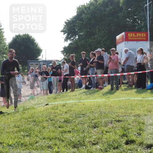 15.06.2025 - 27. Vierlanden-Triathlon KatJ http://msf.ph/oto/7975660 15.06.2025 08:32:23 Schwimmen 50, 188 meine-sportfotos.de