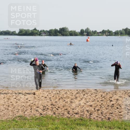 21.06.2025 - 27. Vierlanden-Triathlon MichiJ http://msf.ph/oto/7975669 15.06.2026 08:42:49 Schwimmen 137, 154 meine-sportfotos.de