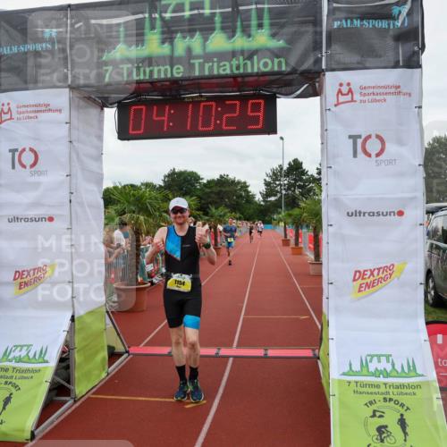 15.06.2025 - 7 Türme Triathlon Michael Strokosch http://msf.ph/oto/7975686 15.06.2025 14:10:29 Ziel 990, 1154 meine-sportfotos.de