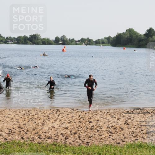 21.06.2025 - 27. Vierlanden-Triathlon MichiJ http://msf.ph/oto/7975696 15.06.2026 08:42:50 Schwimmen 137, 154 meine-sportfotos.de