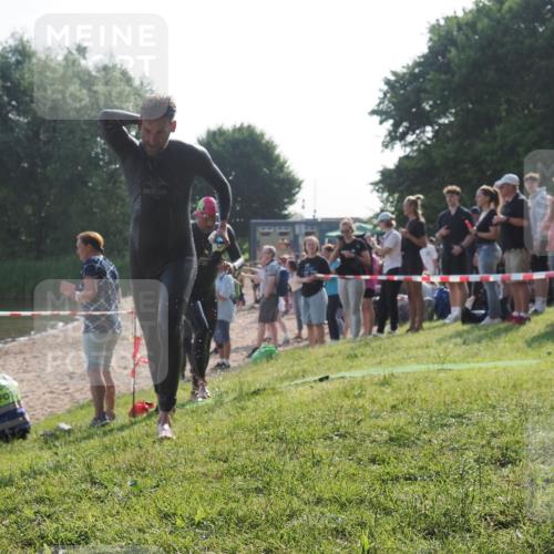 15.06.2025 - 27. Vierlanden-Triathlon KatJ http://msf.ph/oto/7975700 15.06.2025 08:32:25 Schwimmen 50, 188 meine-sportfotos.de